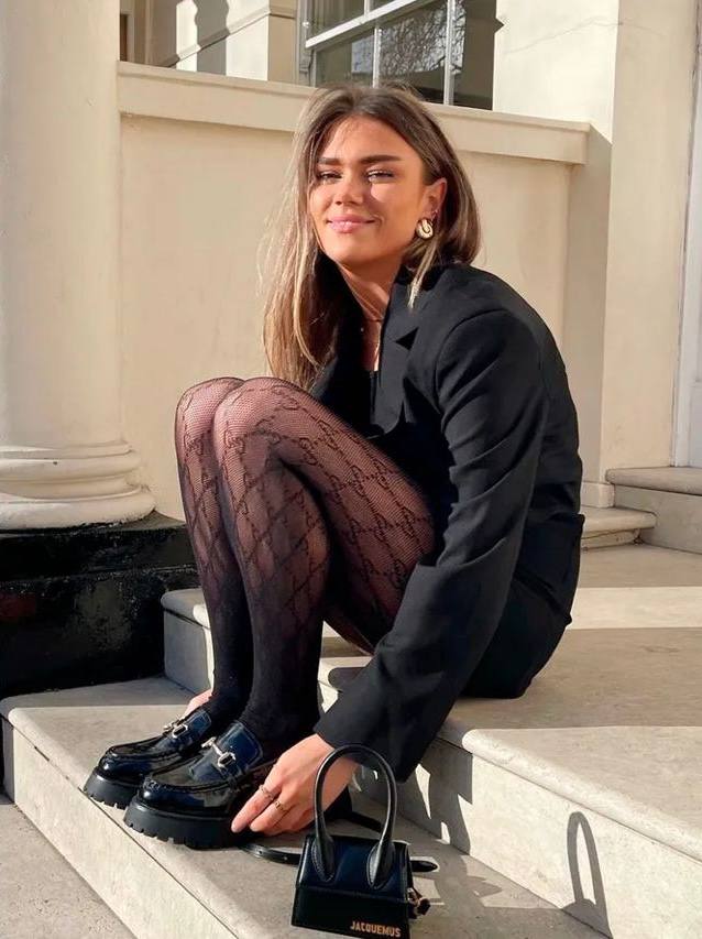 Как носить одежду с логотипами: 4 модных способа